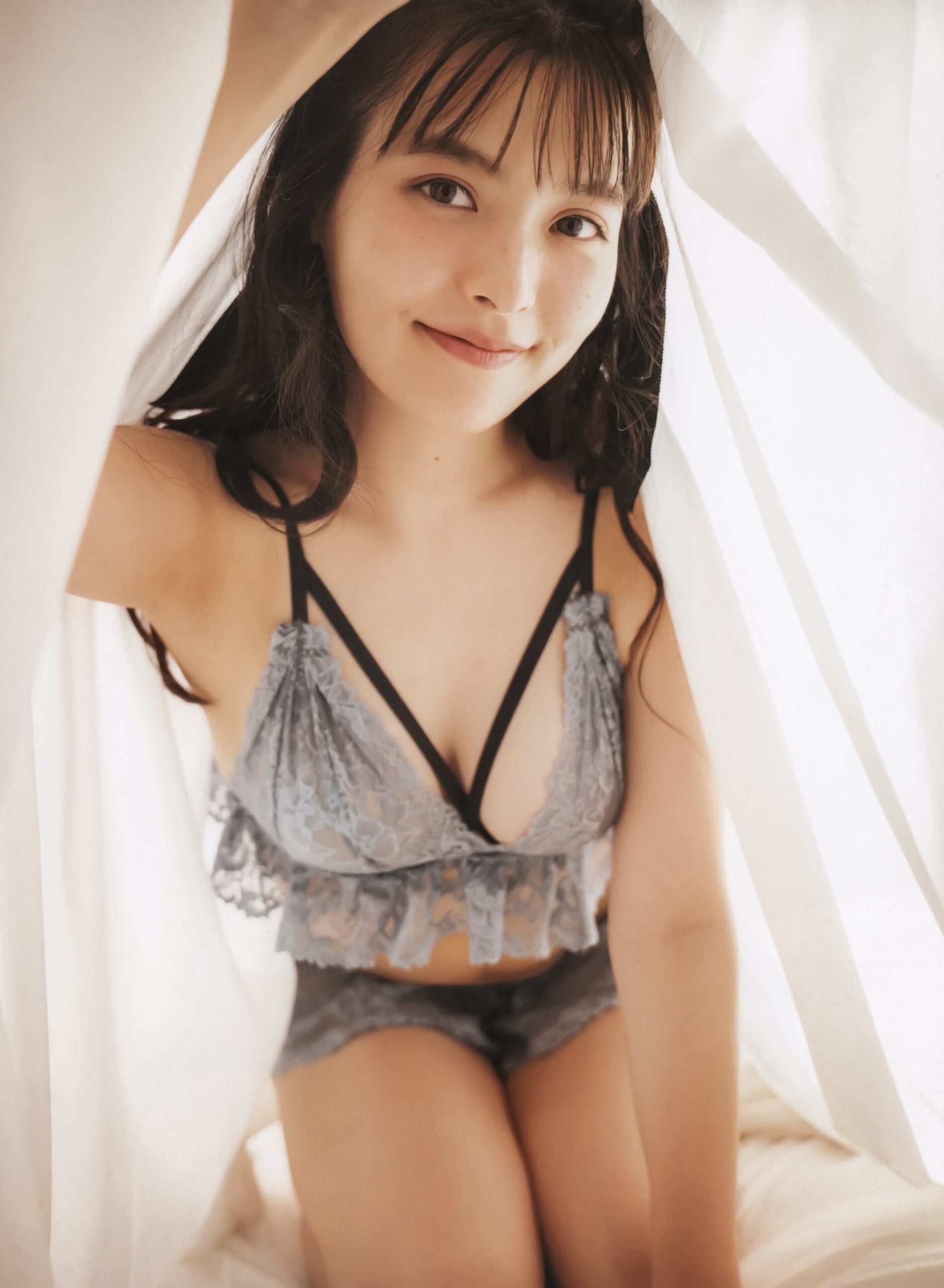 日本女星上坂堇写真集《紫罗兰的梦》