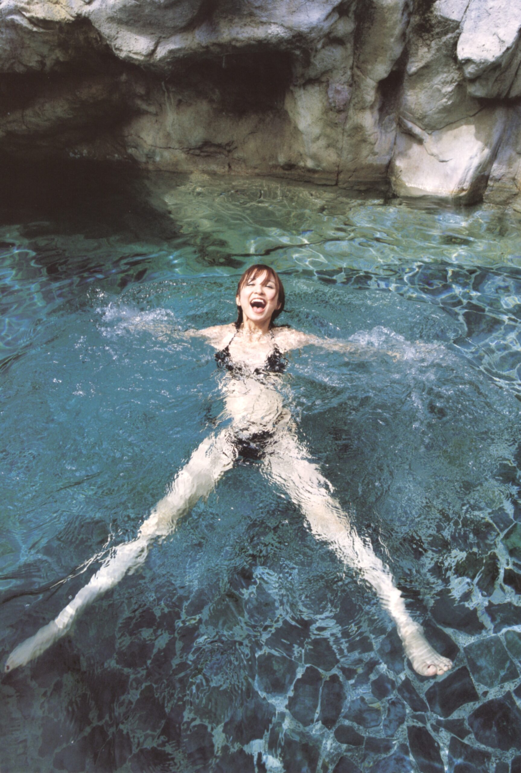 筱田麻里子写真集下载《Pendulum》（90P）