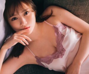 日本女星田村真佑写真集《Koi ni Ochita Shunkan》下载(143P)