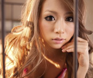 小松崎真理 Mari Komatsuzaki – Hands On